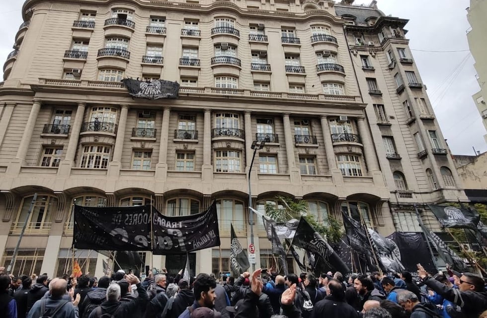 El Gobierno llamó a la “sensatez” en medio del conflicto en el sector neumático