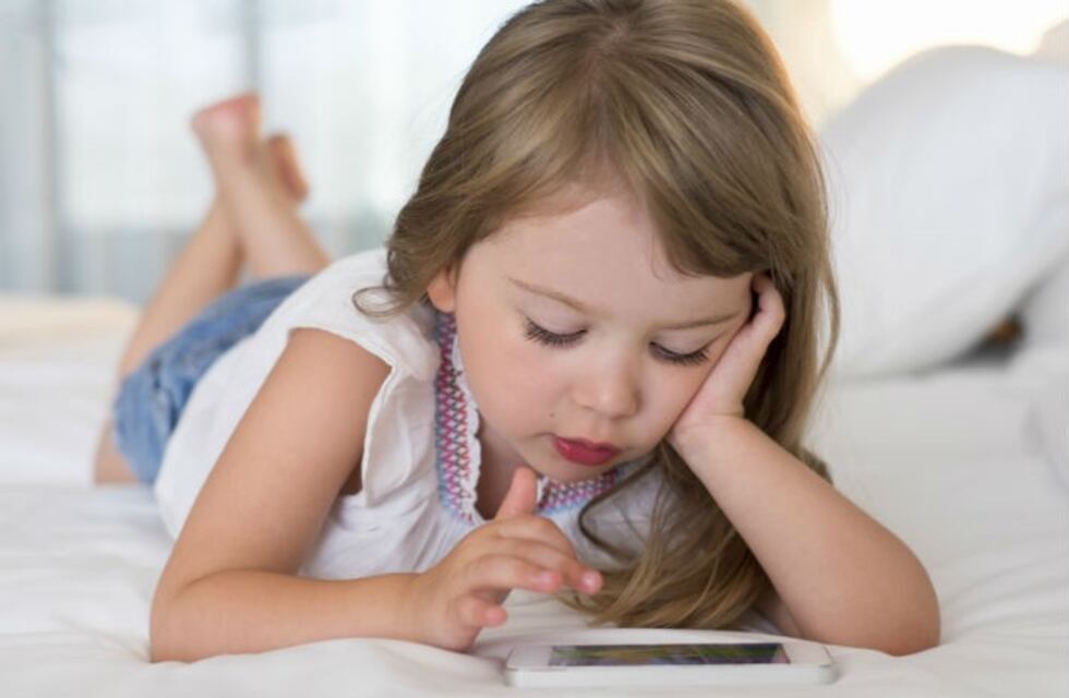 Chicos y celulares: cómo inculcar su uso responsable