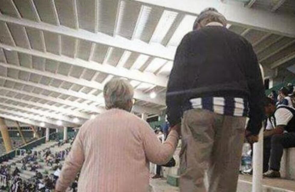 La historia de dos adultos mayores fans de Talleres que se volvió viral