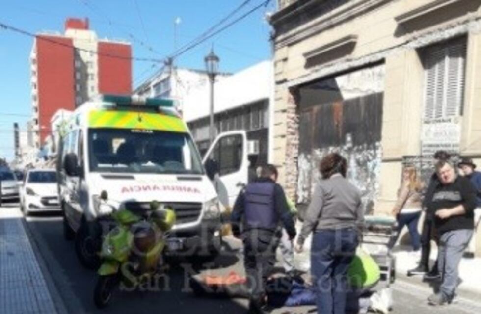 Choque en pleno microcentro: una mujer debió ser hospitalizada