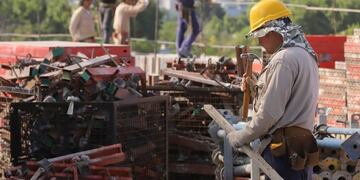Beneficiaron a trabajadores de Montecarlo con herramientas
