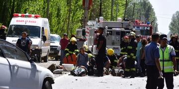 Un muerto y 10 heridos en Roca tras un accidente vial