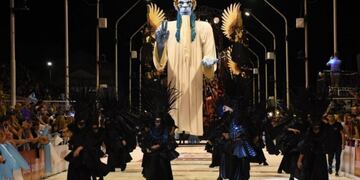 Comparsa Papelitos\nCrédito: Mauricio Ríos R2820