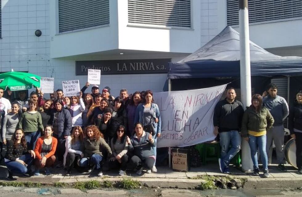 La fábrica de alfajores "Grandote" cerró y los trabajadores piden retomar la producción