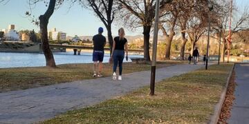 Primer fin de semana con salidas autorizadas en Carlos Paz\u002E (Foto: VíaCarlosPaz)\u002E