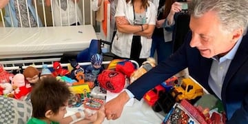 Macri visitó a Romeo, un nene enfermo de cáncer (Redes sociales)