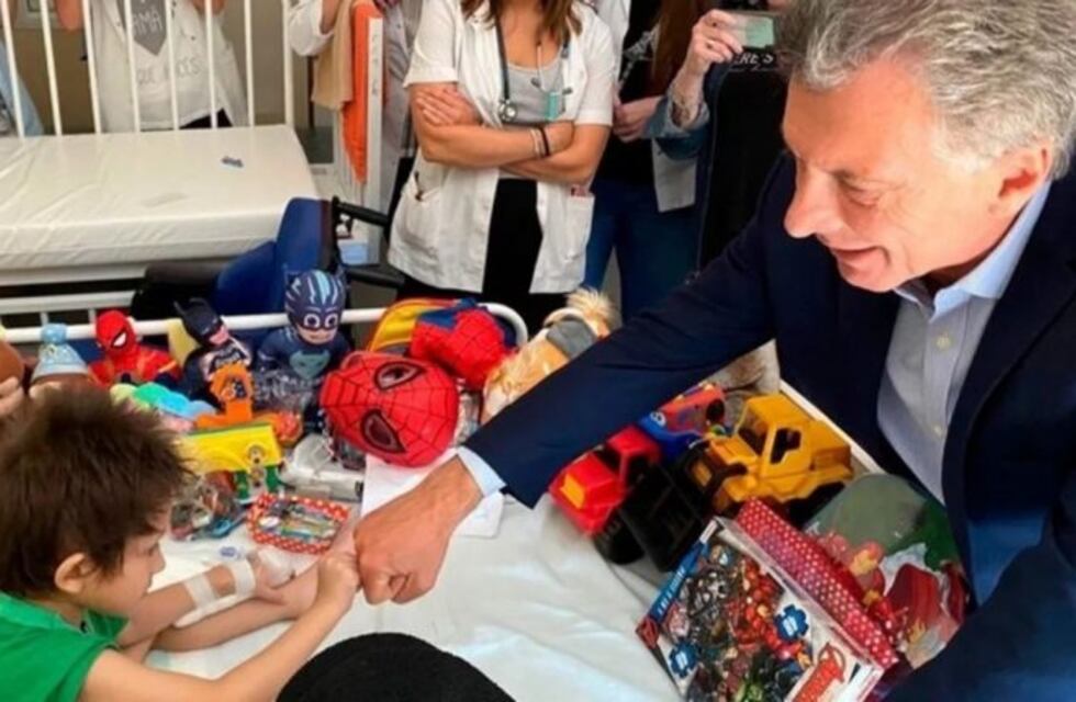 Mauricio Macri le cumplió el sueño a un nene con cáncer terminal que quería conocerlo y comer un pancho con él