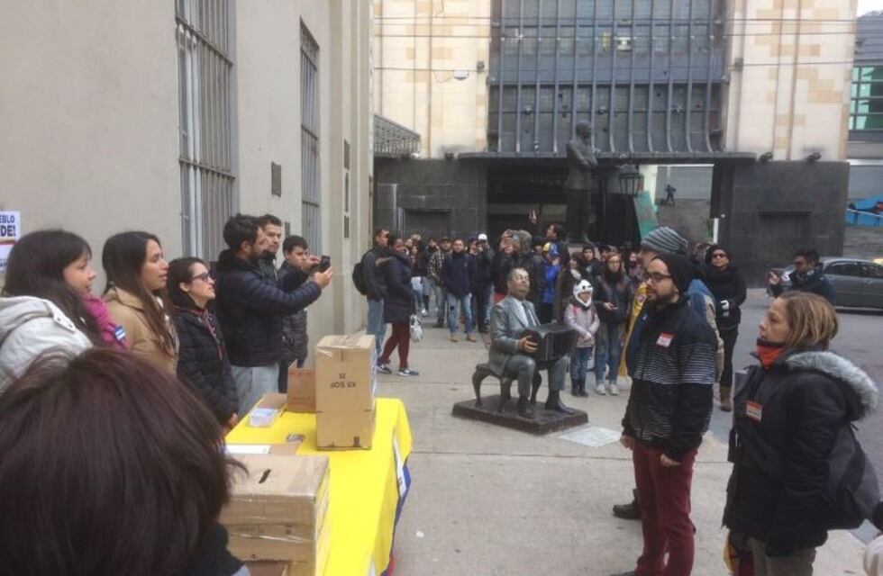 Miles de venezolanos votaron en Argentina una consulta simbólica contra la Asamblea Constituyente de Maduro