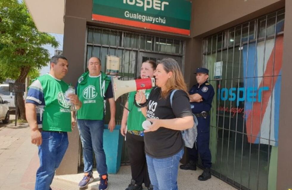 Vecinos marchan al IOSPER reclamando prestaciones para discapacitados