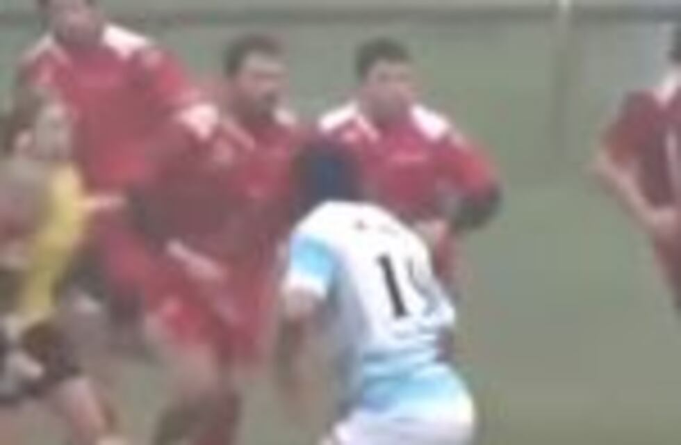 Un rugbier argentino agredió a una mujer árbitro durante un partido en Italia