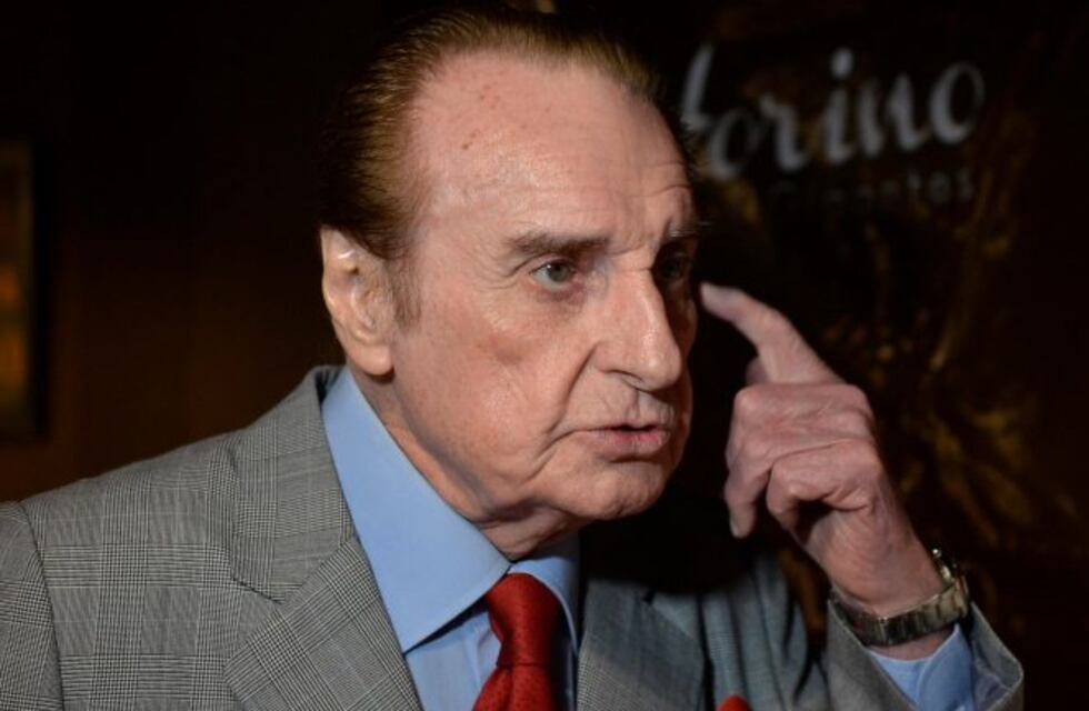 Aseguran que Santiago Bal tuvo sexo en un baño con su nueva novia