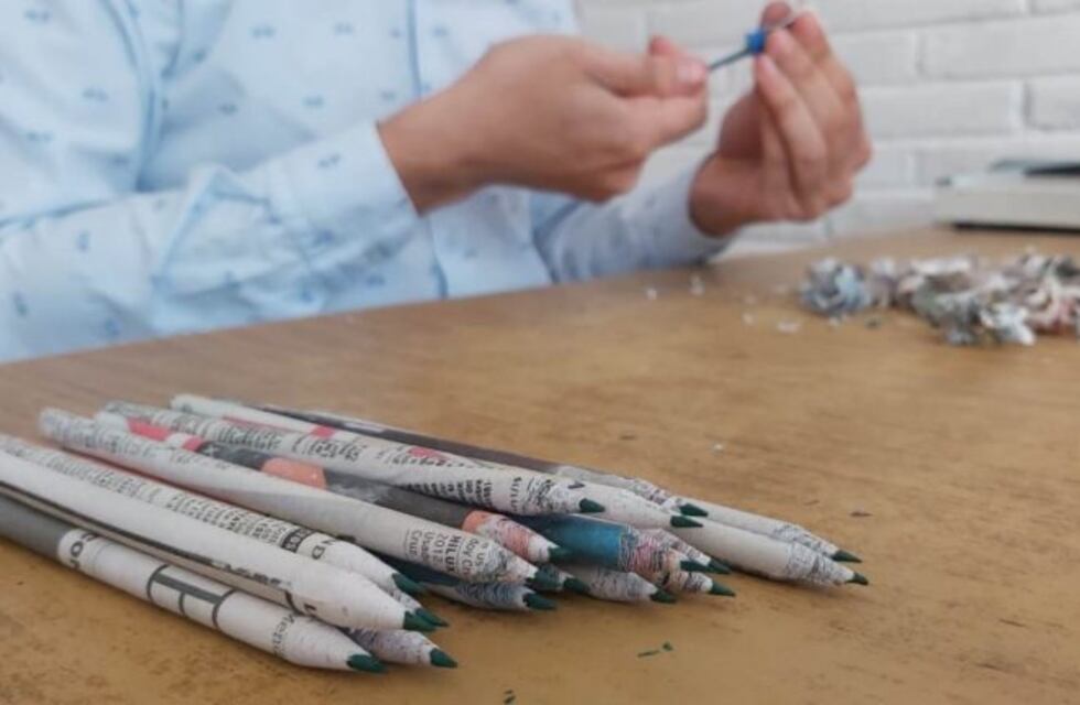 Lápices fabricados con papel reciclado, únicos en Latinoamérica
