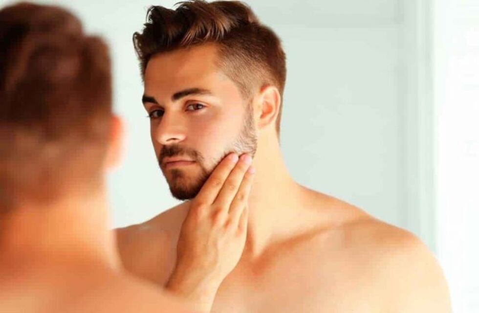 Mostró un truco para "tener barba" y se volvió viral