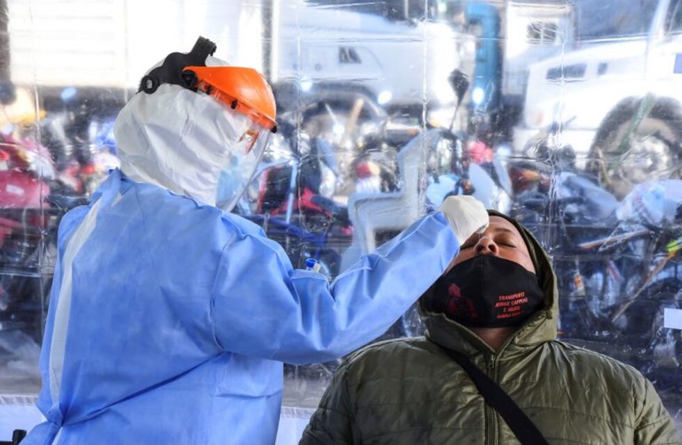 Un caso positivo de coronavirus puso en alerta al Mercado de Productores