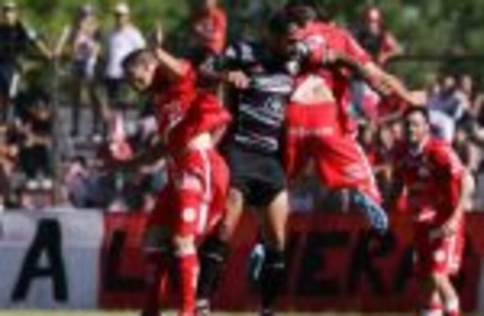 Federal B: Huracán LH empató con Central Norte y definen en Salta