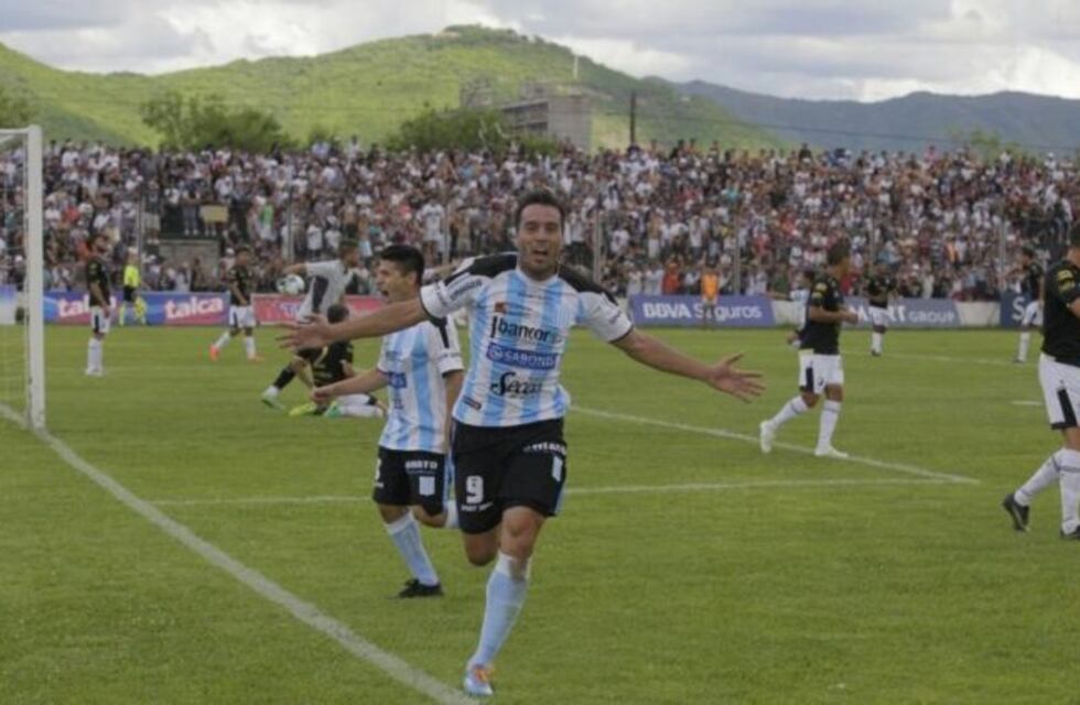 El goleador Acevedo vuelve a sonar en Racing