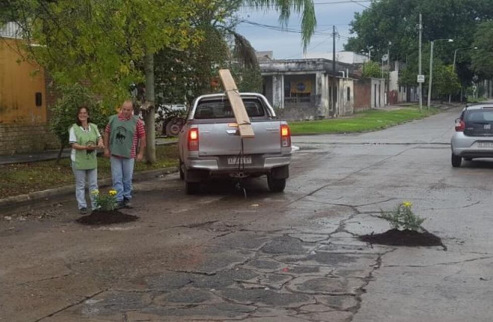 "El Jardín de los Baches" suma adeptos en San Miguel de Tucumán