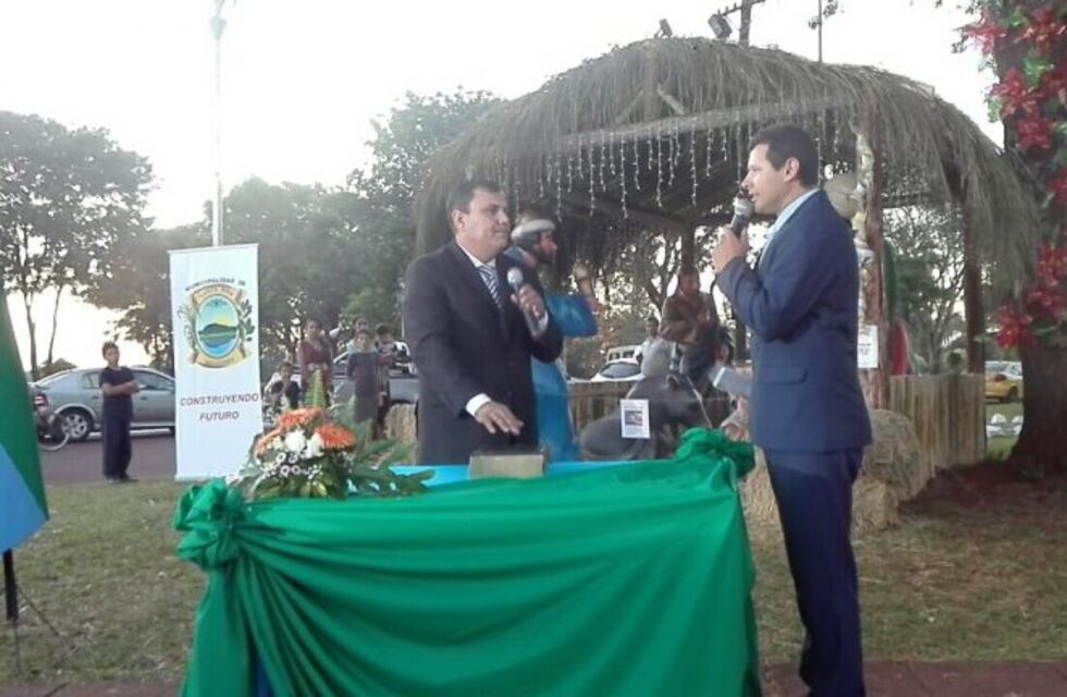 Reafirmando su compromiso, Pablo Castro juró como intendente reelecto en Santa Ana