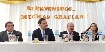 Gustavo Valdés inaugura escuelas, caminos y salas de salud