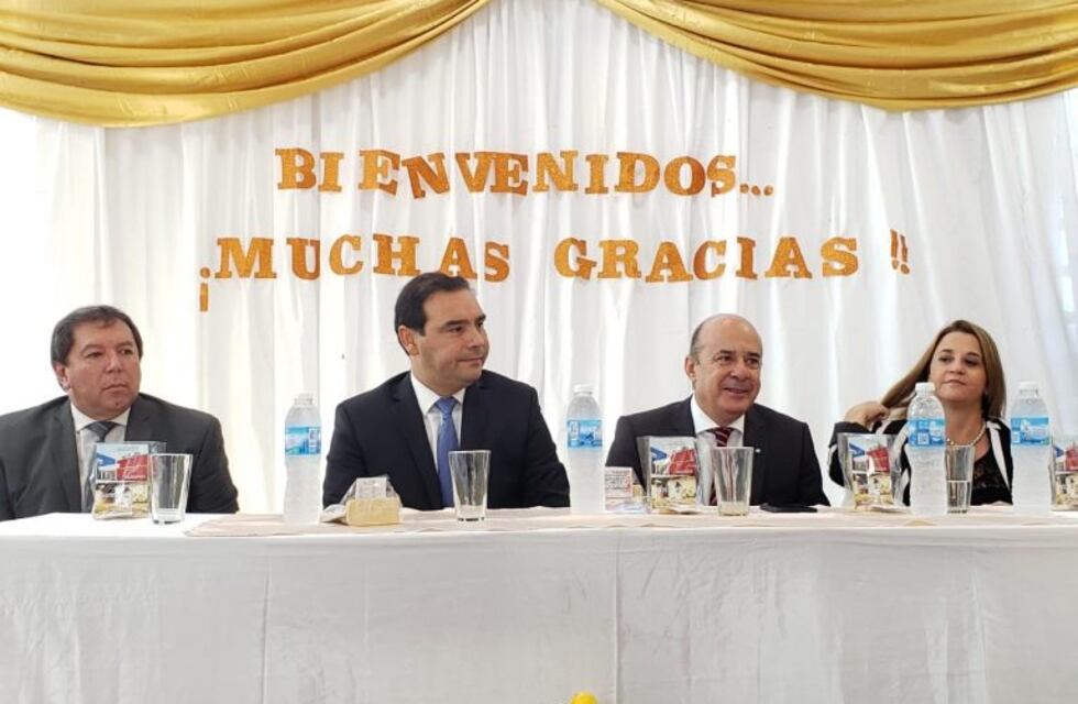 Gustavo Valdés inaugura escuelas, caminos y salas de salud