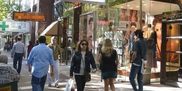 Fin a la siesta\u002E La prueba piloto arrancará el 15 de junio y durará dos semanas, donde los comercios de Mendoza atenderán de 9 a 21\u002E