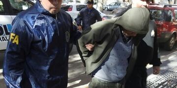 El sujeto fue identificado por Francisco Salinas Adelmos, quien en noviembre de 2012 fue hallado culpable de abuso sexual simple y abuso sexual por un tribunal de Capital Federal.