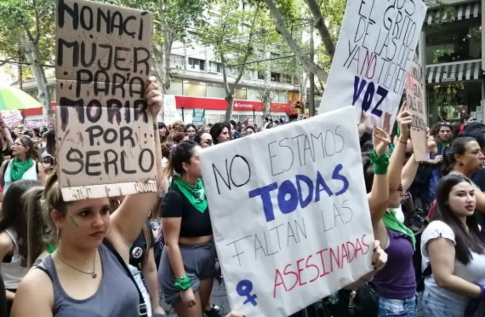 #8M: miles de mujeres marcharon por las calles céntricas de Mendoza