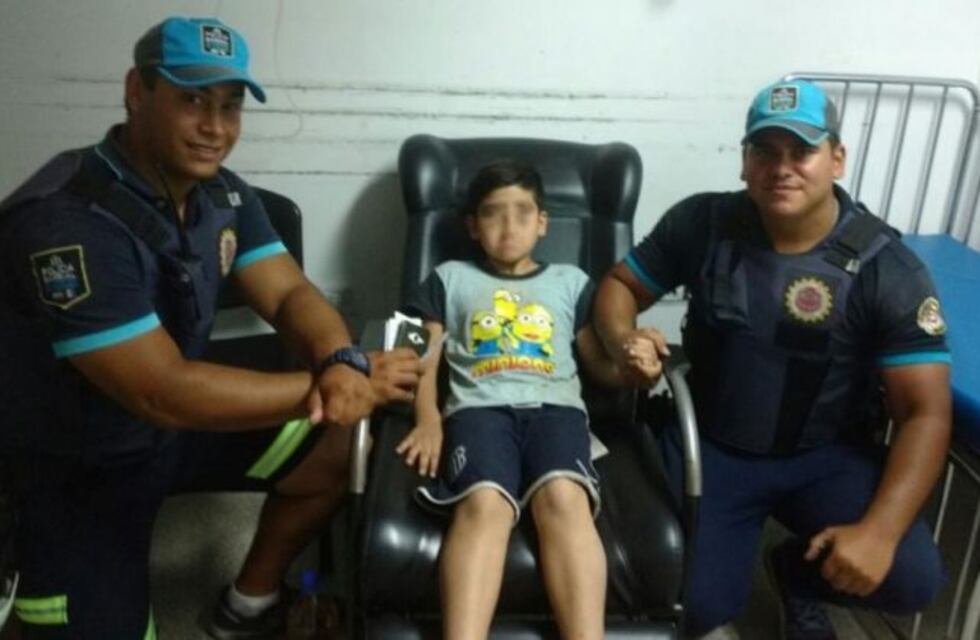Policías salvaron a un niño que se atragantó con una galleta