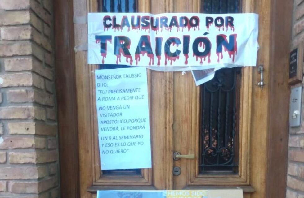 Los fieles pidieron la renuncia del obispo Taussig por el cierre del seminario en San Rafael