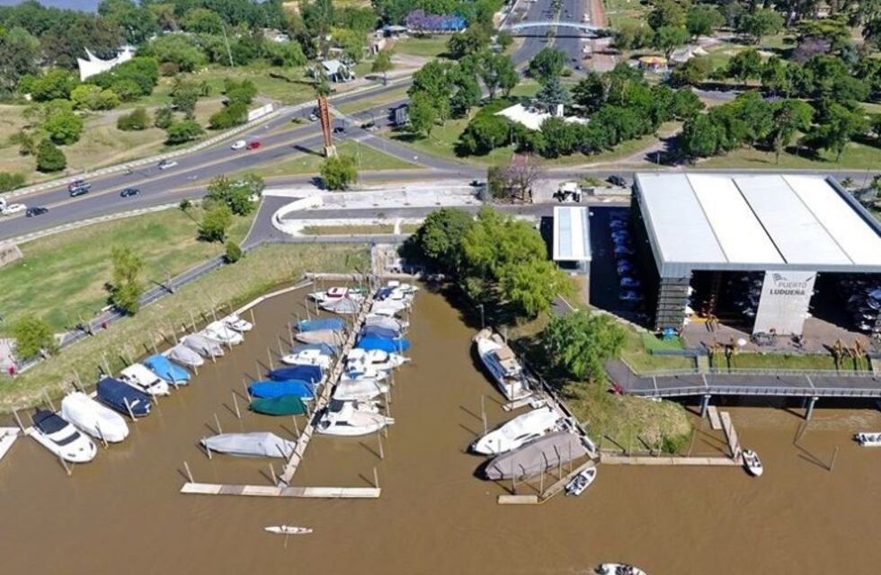 Estaba arreglando un velero y sufrió quemaduras en el 60% del cuerpo por una explosión