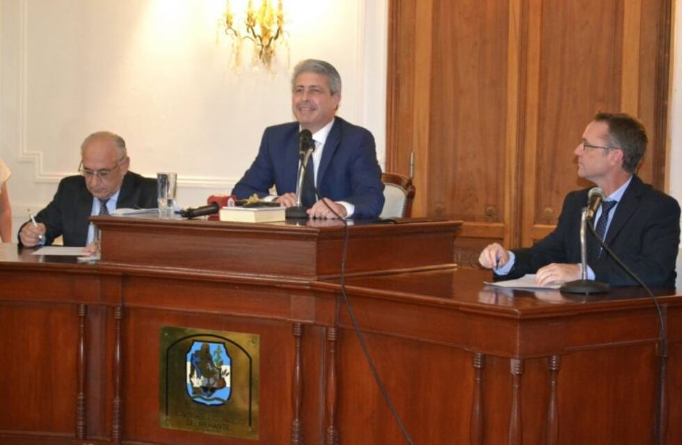 El intendente Martínez juró junto a su Gabinete