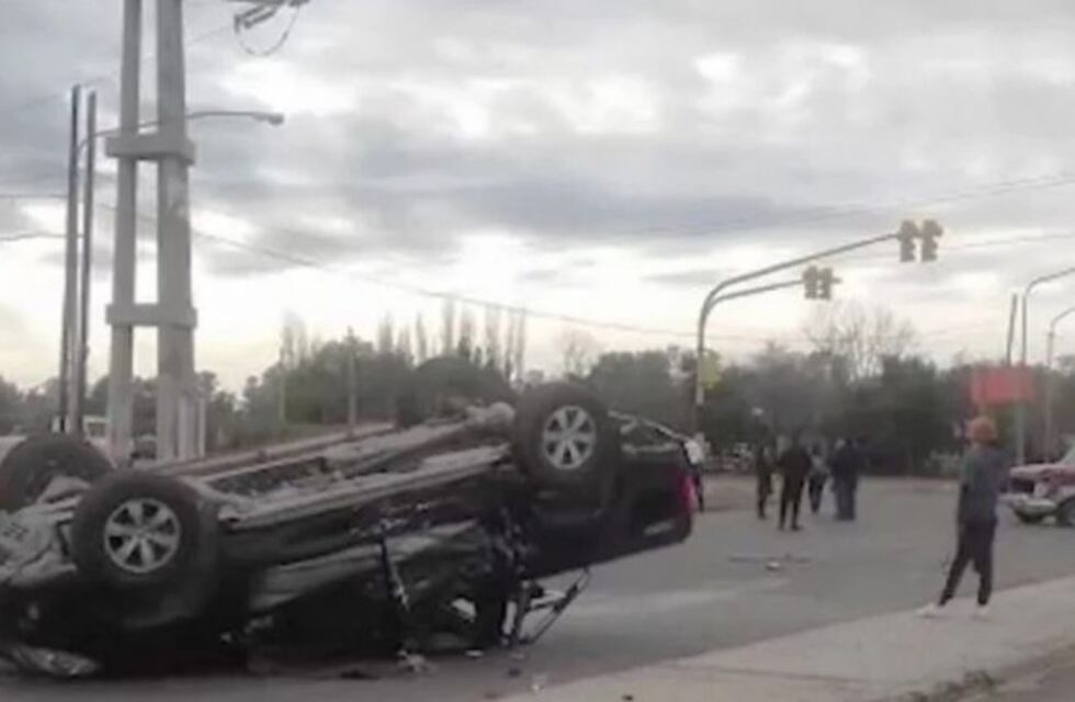 Chocaron dos camionetas y un matrimonio resultó herido