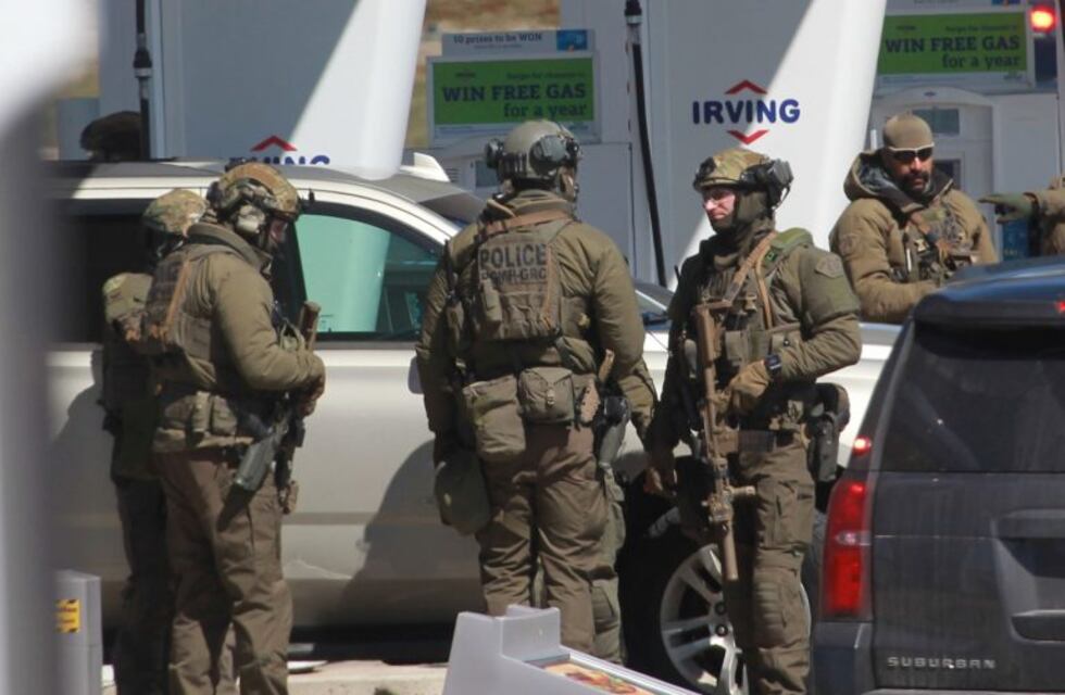 Canadá: un hombre disfrazado de policía asesinó a 16 personas y luego se quitó la vida