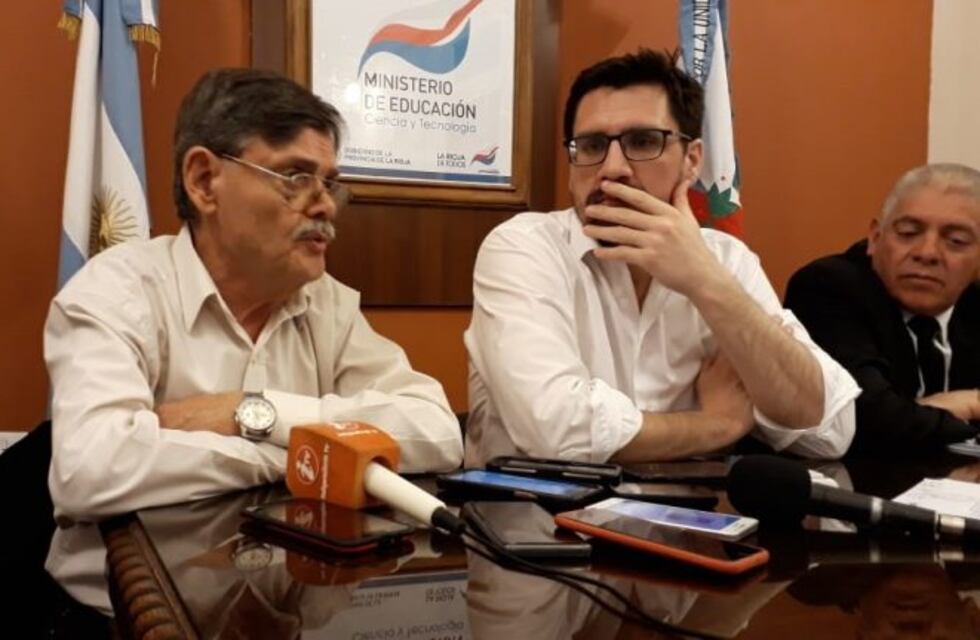 Gremios Docente: pide que el aumento salarial sea al básico en octubre