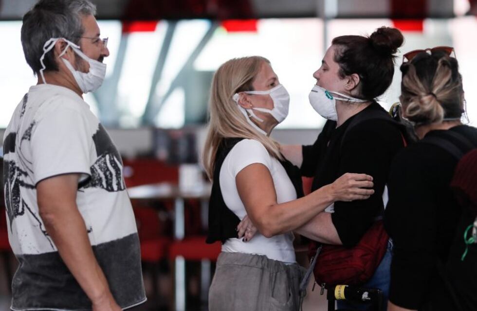 Regresó el primer vuelo de Aerolíneas con argentinos que estaban varados en el exterior