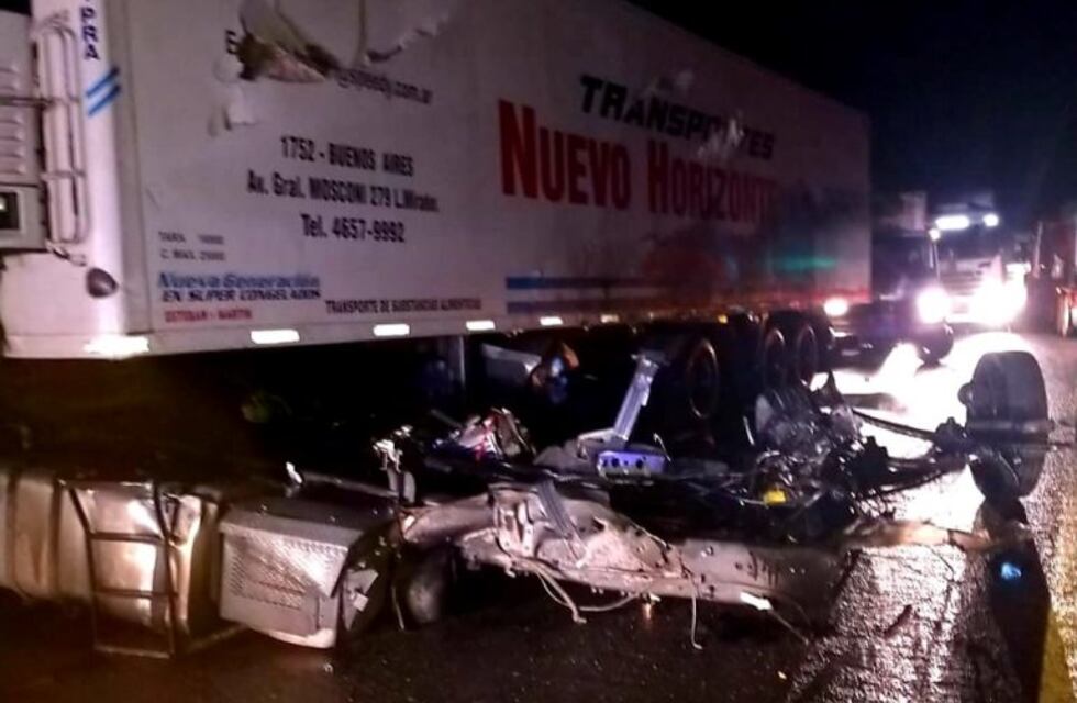 Chocaron dos camiones en Ruta 3: falleció una persona