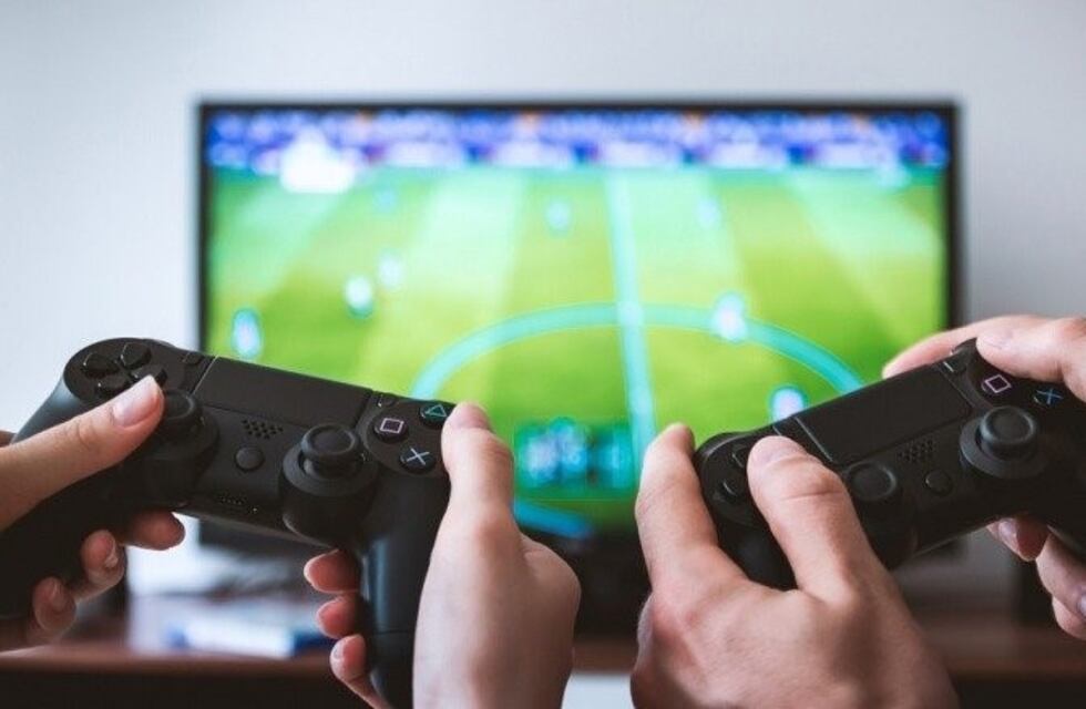 Denuncian a un "gamer" por estafar a 15 jóvenes