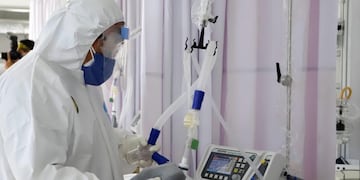 MEX3604\u002E PUEBLA (MÉXICO),02/07/2020\u002E- Elementos de la Secretaria de la Defensa Nacional (Sedena), participan este jueves durante la presentación de la Unidad Operativa de Terapia Intensiva COVID-19, en la XXV Zona Militar en la ciudad de Puebla (México)\u002E La XXV Zona Militar de Puebla abrió este jueves parte de sus instalaciones para facilitar el tratamiento de pacientes con COVID-19 en este estado que suma 10\u002E456 casos y 1\u002E452 fallecidos en el centro de México\u002E EFE/Hilda Ríos