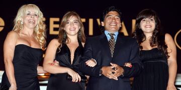 FRANCE-CINEMA-CANNES-FILM-FESTIVAL-MARADONA BY KUSTURICA - Former Argentinian football player Diego Maradona (2ndR) smiles as poses with his wife Claudia (L) and daughters Dalma (2ndL) and Giannina (R) upon arriving to attend the screening of Serbian director Emir Kusturica's documentary film 'Maradona by Kusturica' at the 61st Cannes International Film Festival on May 20, 2008 in Cannes, southern France\u002E The May 14-25 festival winds up with the awards ceremony for the prestigious Palme d'Or, to be determined by a jury headed by Hollywood \