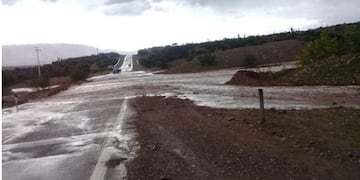 Arroyo sobre la ruta 9, en Jujuy