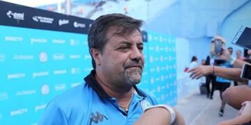 El técnico explicó que al volver a Córdoba se operaría de un hernía, y de paso cumpliría con la cuarentena\u002E