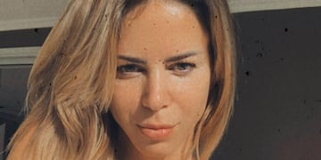 El día que Marianela Mirra posó de espaldas en la pileta con una colaless estampada.