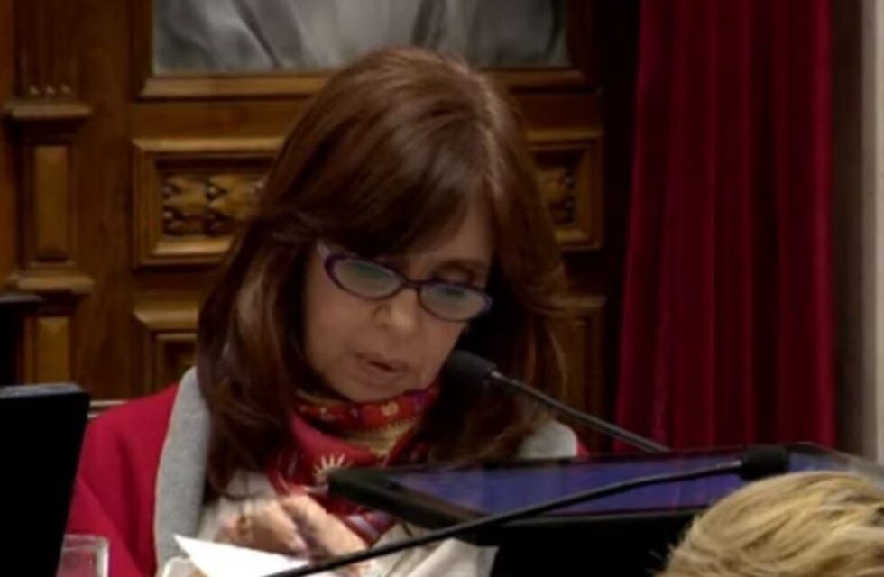 Cristina Kirchner se retiró del Congreso a pura sonrisa y se sacó selfies con la gente