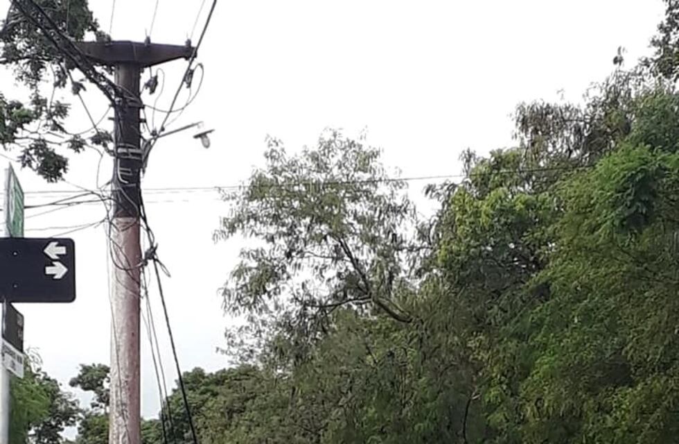 La caída de un poste dejó sin agua a varios barrios