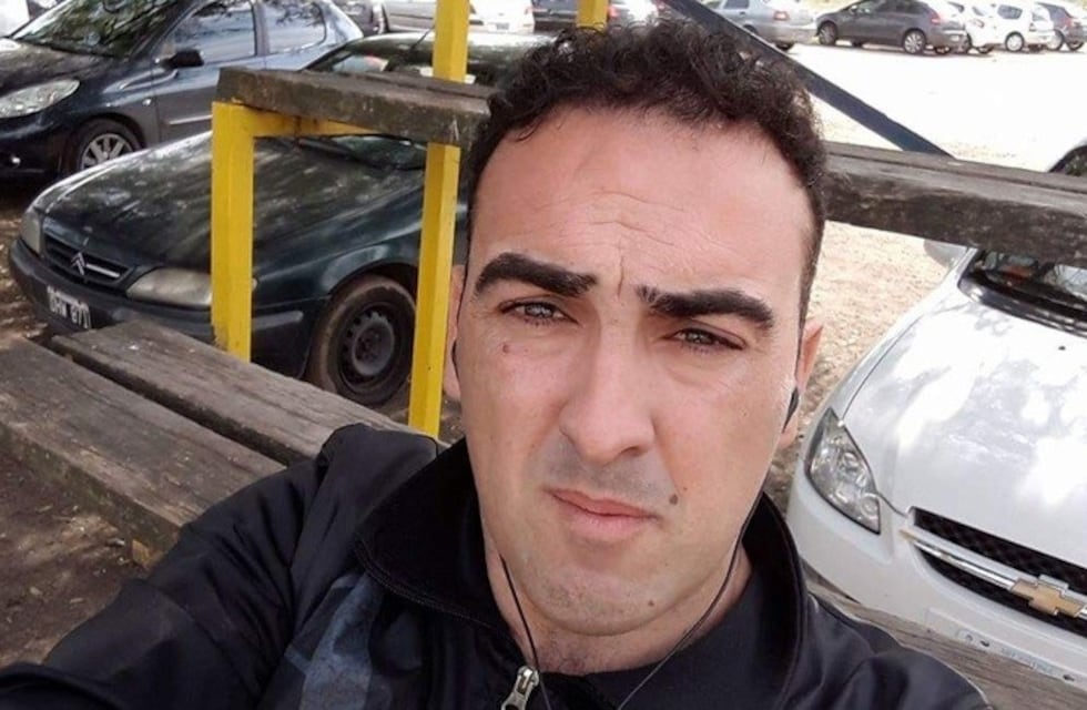 Lomas del Mirador: un hombre quedó en medio de un tiroteo entre delincuentes y la policía y fue baleado