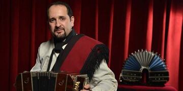 Juan Manuel Alzogaray, bandoneonista del Chaqueño\u002E (Web)