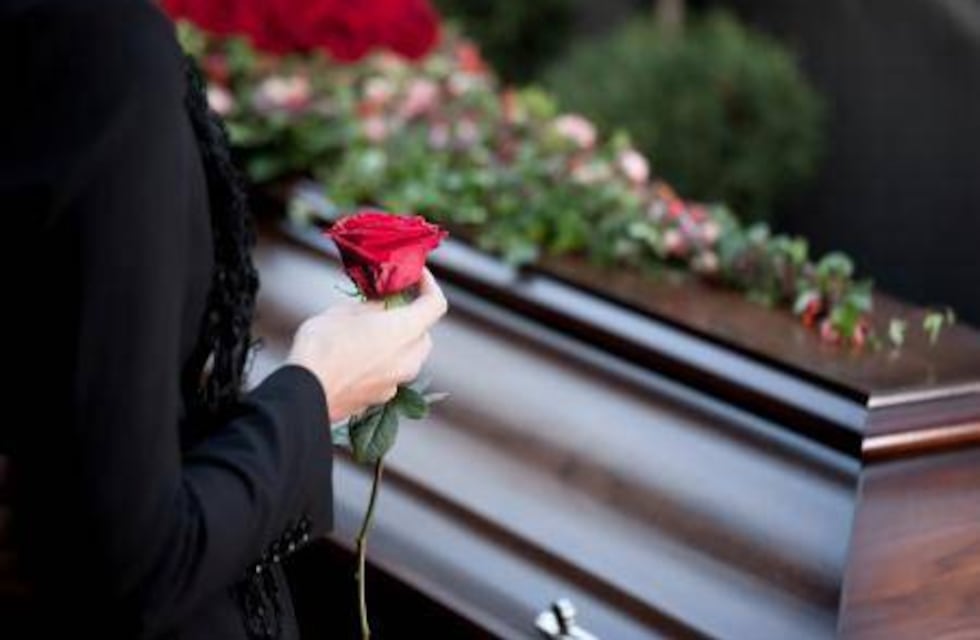 La Ciudad autorizó los velorios: deben ser a cajón cerrado y por un máximo de dos horas