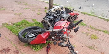 Moto en la que huían los tres ladrones (web)