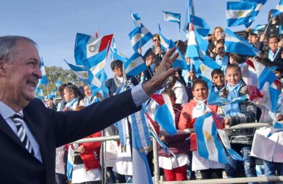 Schiaretti encabezó el acto por el Día de la Bandera