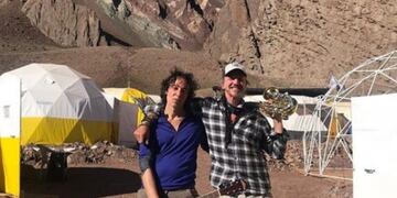 Calamaro y Arana en plena etapa de ascenso, camino hacia el Aconcagua\u002E